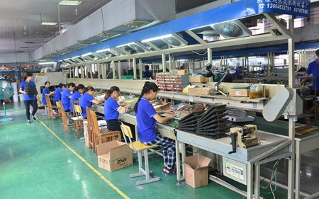 Manual plug-in assembly line